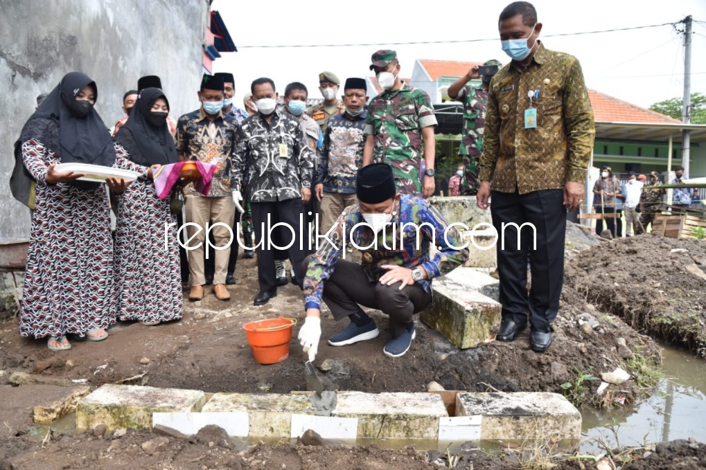 Wabup Sidoarjo Sumbang Material Pembangunan TPQ Darul Istiqomah Kwangsan Sedati