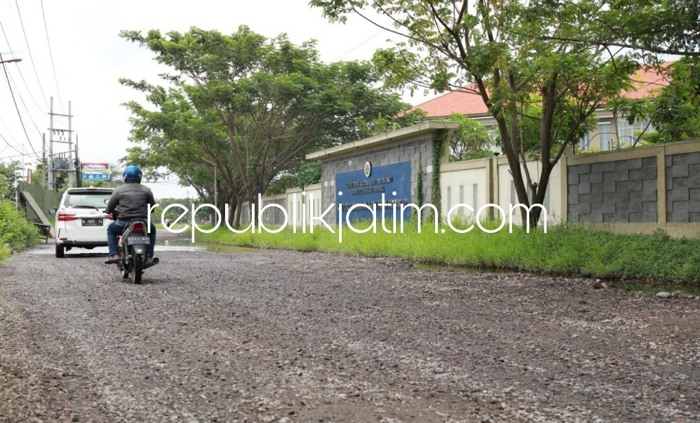 Gus Muhdlor Perintahkan Dinas PUBM dan SDA Perbaiki Jalan Rusak di Kawasan Kantor Pemerintah dan Jalan Desa