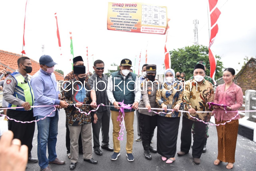 Uri-Uri Budaya, Warga Segorotambak Gelar Festival Tumpeng Ruwat Desa Sekaligus Resmikan Jembatan Penghubung