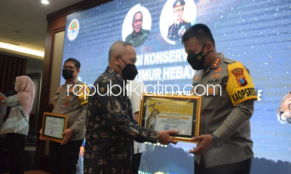 Ungkap Kasus Perdagangan Satwa Dilindungi, Polda Jatim dan Polresta Sidoarjo Terima Penghargaan Dirjen KSDAE KLHK