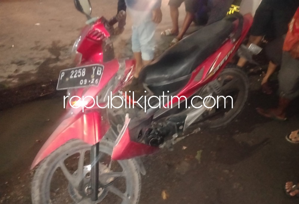 Keluar Gang Hendak Nyeberang, Honda Revo Ditabrak PCX, 1 Pengendara Tewas 1 Terluka di JL Raya Pilang Wonoayu 