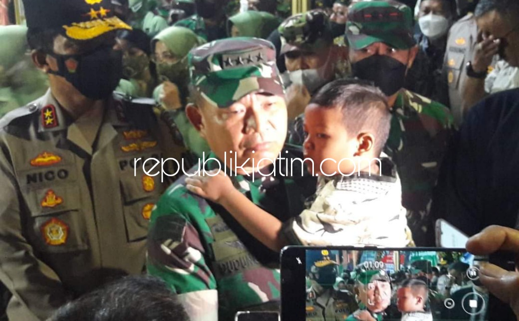 KSAD Takziyah ke Rumah Sertu Eka Andriyanto Jamin Biaya Sekolah Dua Anak Almarhum Hingga Bekerja