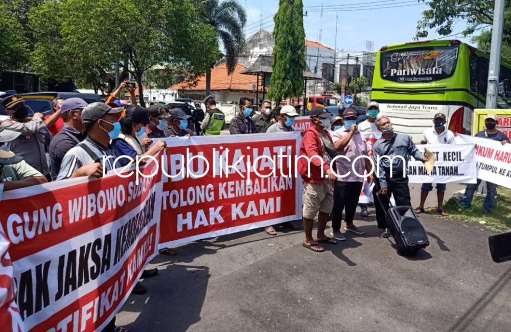 Jaksa Tak Kunjung Eksekusi Tanah Putusan MA, Warga Tambakoso Demo Kejari Sidoarjo 