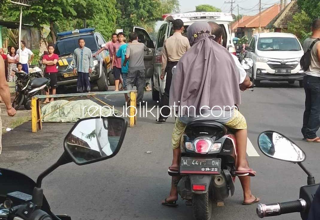 Pengendara Motor Asal Krembung Tewas Tertabrak Truk Tangki di Gedangrowo Prambon