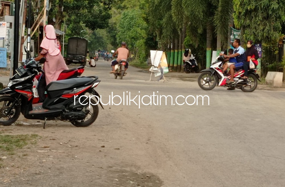 Tiga Bulan Jalan Berlubang di Perempatan Bancar Ponorogo Tak Kunjung Diperbaiki