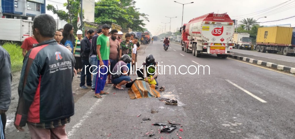 Mendahului Dari Kiri Terpeleset, Gadis Pengendara Motor Asal Jombang Tewas Terlindas Trailer di Bypass Krian