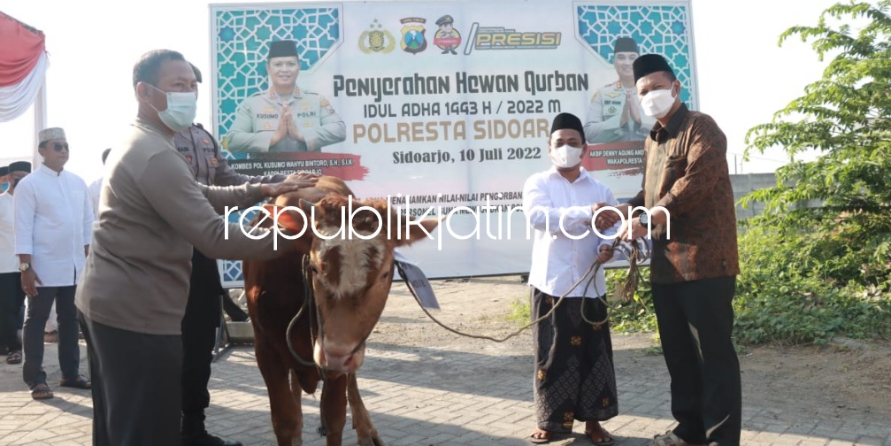 Peringatan Idul Adha 1443 Hijriyah, Polresta Sidoarjo Bagikan 18 Sapi dan 68 Kambing Disalurkan ke Sejumlah Lembaga