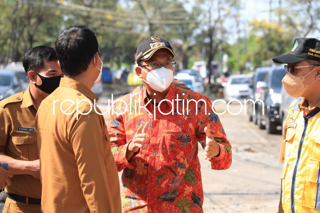 Tidak Hanya Dilebarkan, Gus Muhdlor Bakal Bangun Taman di Pertigaan Jalan Bangah - Aloha