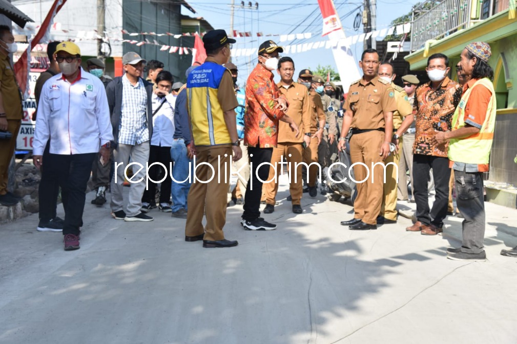 Kerap Disidak Gus Muhdlor, Proyek Betonisasi Jalan Panjunan - Suko Sukodono Ditargetkan Rampung Bulan Depan