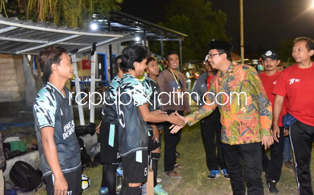 Gus Muhdlor Buka Turnamen Gala Desa di Taman, Lapangan Sepak Bola Desa Makin Banyak Terpasang Lampu Penerangan