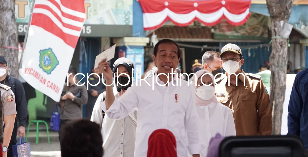 Kunjungi Pasar Larangan, Jokowi Bagikan Bansos Disambati Pedagang Soal Kenaikan Harga Sembako