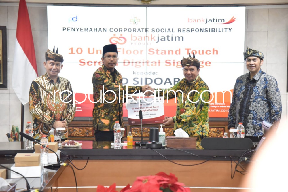 Percepat Layanan Informasi, RSUD Sidoarjo Dilengkapi 10 Unit Digital Touch Screen Signage