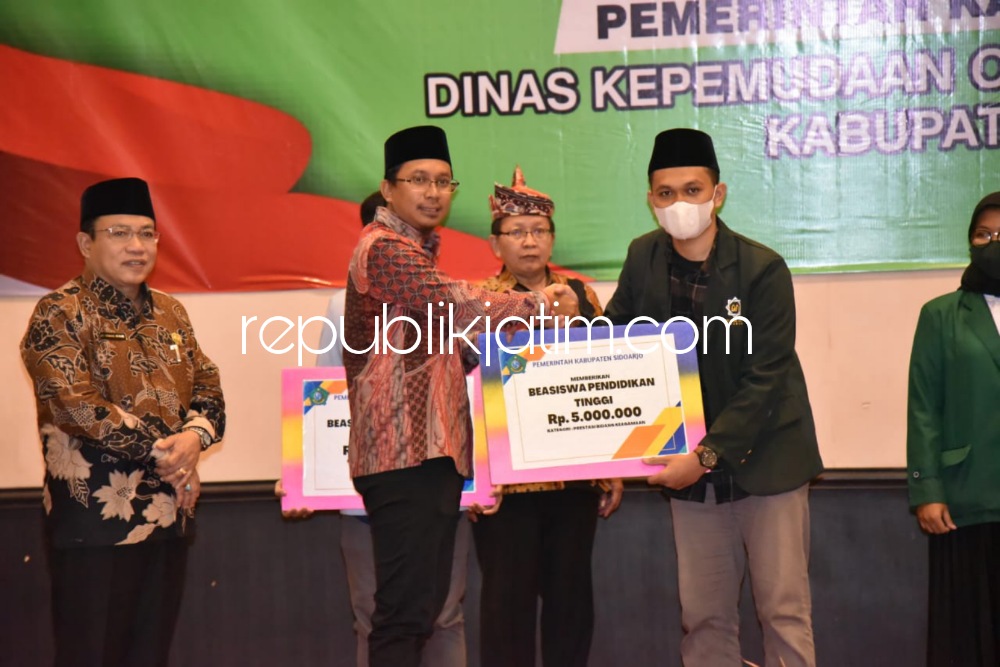 Tahun Awal Ada 2.000 Penerima, Bupati Sidoarjo Launching Program 10.000 Beasiswa Pendidikan