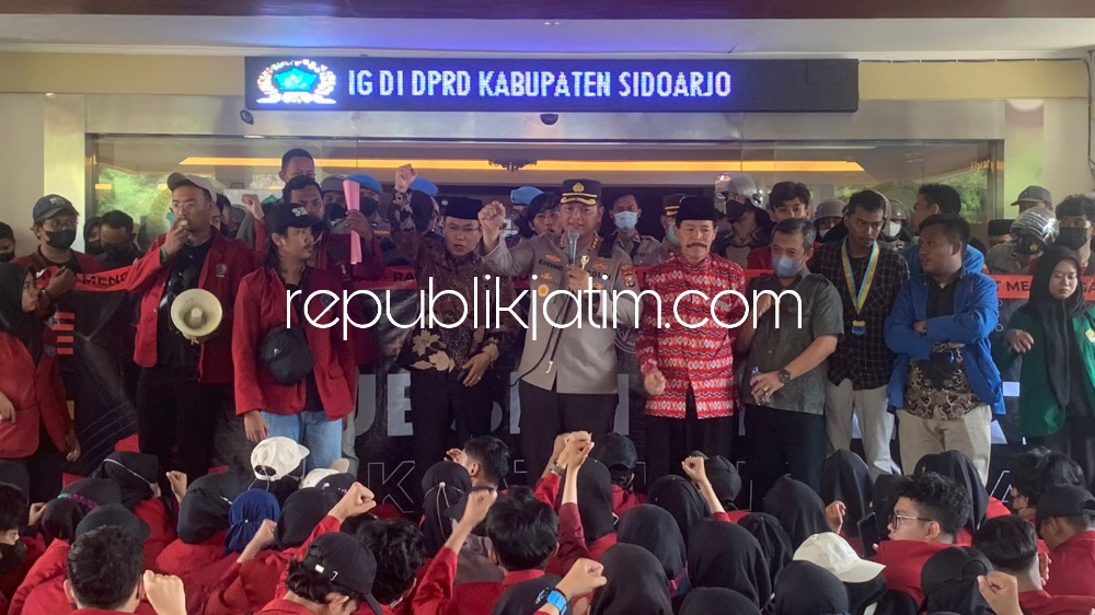 Demo Gabungan Mahasiswa Tolak Kenaikan Harga BBM di Sidoarjo Berlangsung Aman