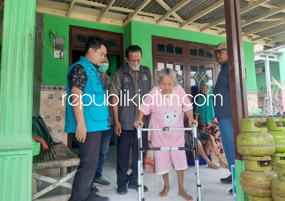 Pasutri Lumpuh Menahun Di Sidoarjo Diperhatikan Mensos RI, Datangkan Tenaga Fisioterapi Agar Bisa Jalan Lagi