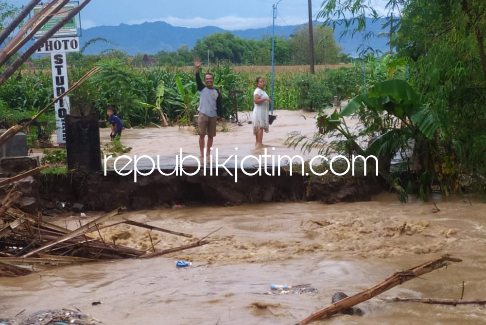 Diterjang Banjir, Jembatan Penghubung Antar Desa di Ponorogo Ambrol Siswa SD Harus Memutar 5 Kilometer