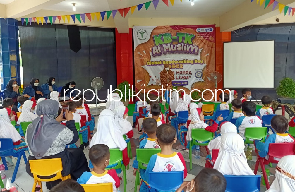 Gugah Kesadaran Siswa Sejak Dini, KB TK Al Muslim Gandeng FKM Unair Surabaya Rayakan Hari Cuci Tangan Sedunia