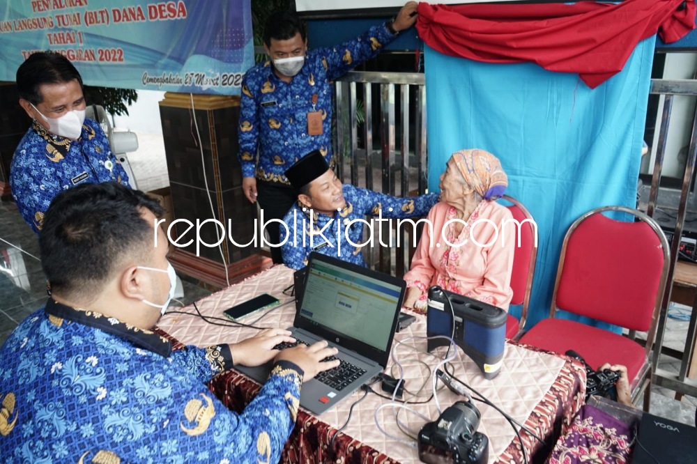 Rekam E KTP, Wabup Sidoarjo Pantau Kinerja Dispendukcapil Layani Door To Door Lansia dan ODGJ