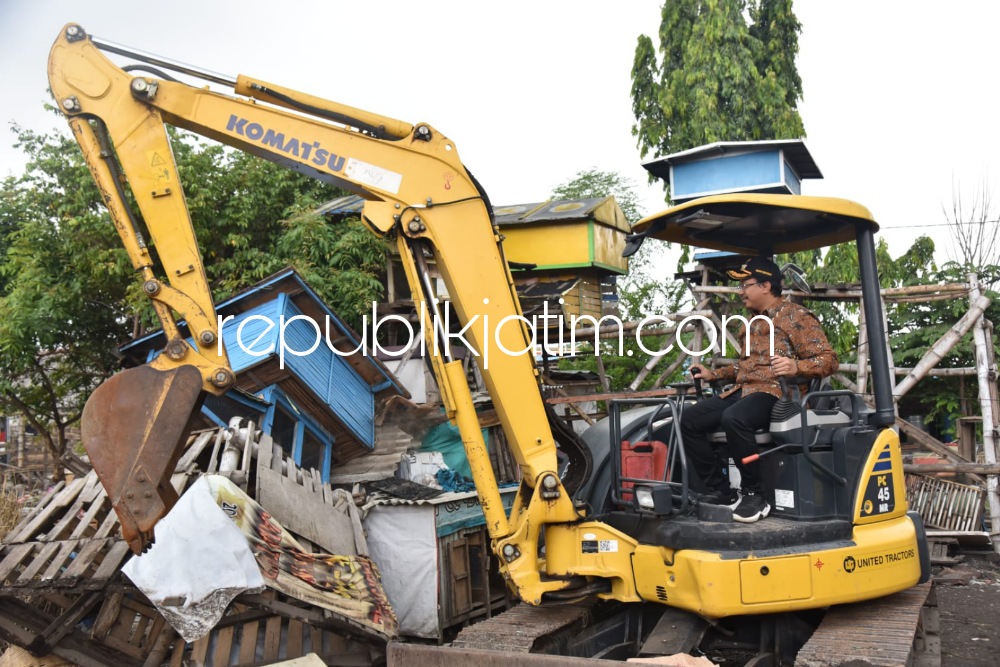 Untuk Proyek Frontage Road, Pemkab Sidoarjo Mulai Relokasi Masjid dan Makam Kedungrejo Waru