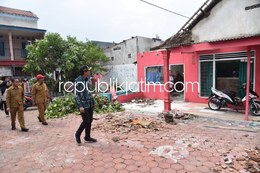 Gotong Royong Warga dan Pemkab Sidoarjo Benahi Ratusan Rumah Rusak Akibat Amukan Puting Beliung di Sidokepung