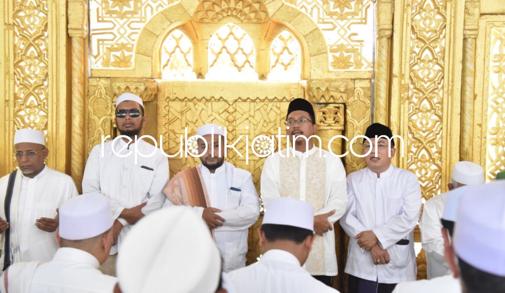 Para Habaib dan Ribuan Jamaah Majelis Dzikir Al Khidmah Doakan Sidoarjo Terhindar Bala Bencana