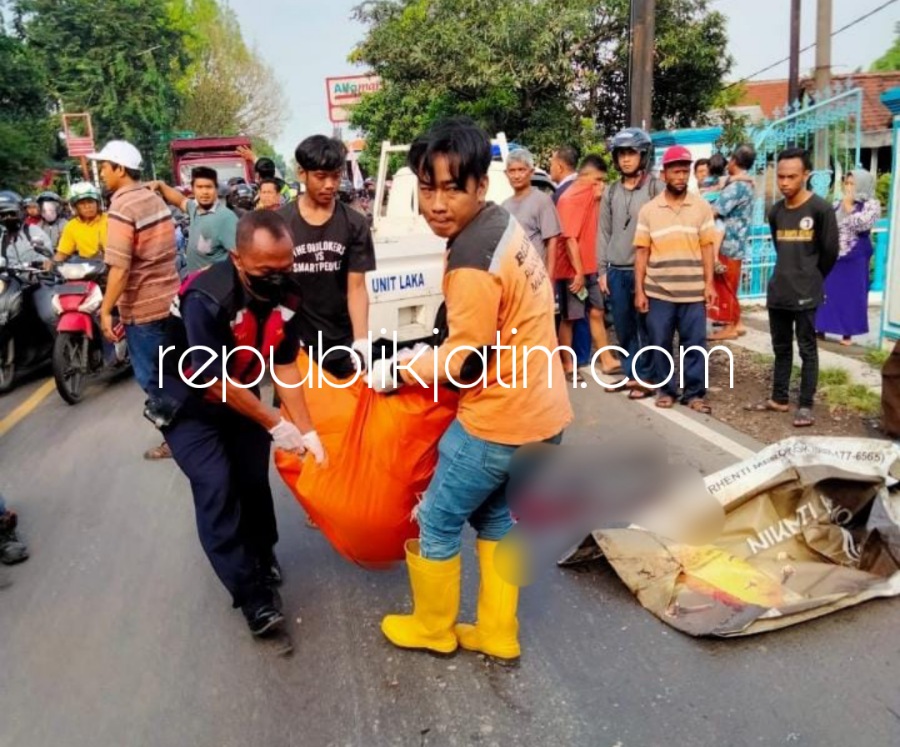 Diduga Motor Bersenggolan Pemotor Asal Nganjuk Tewas Usai Jatuh Dan Terlindas Truk Di Jalur 