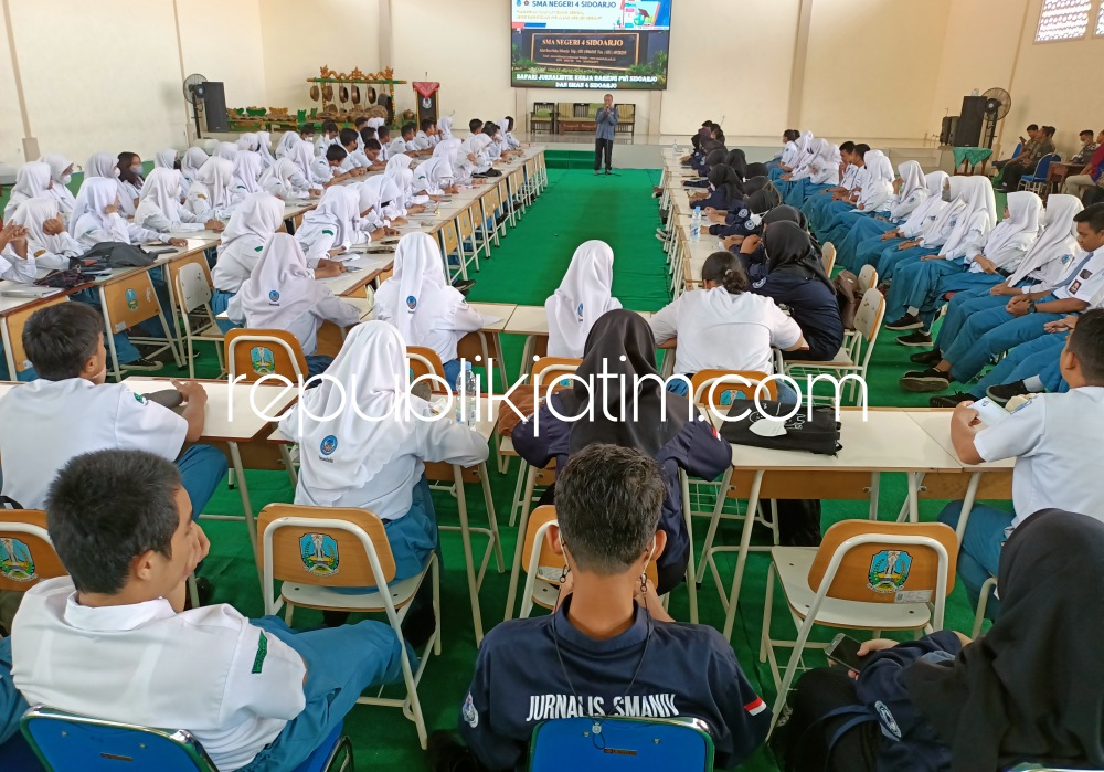 Perkuat Literasi, Ratusan Siswa SMAN 4 Antusias Belajar Jurnalistik Bareng PWI Sidoarjo