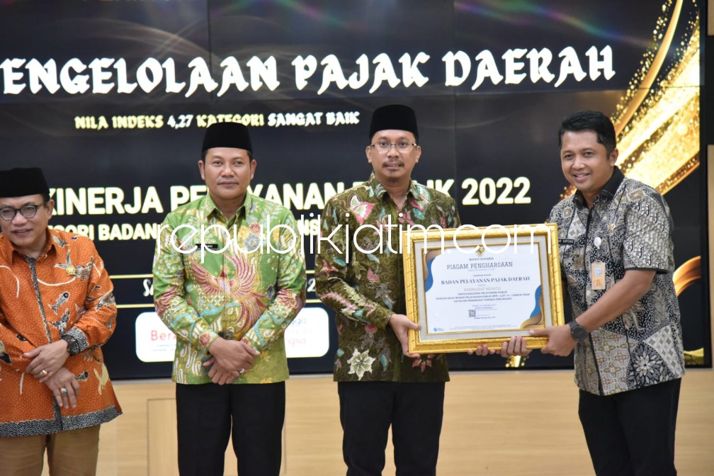 Bupati Sidoarjo Beri Penghargaan OPD Berprestasi, Dorong Penilaian SAKIP Raih Predikat A di Tahun 2023