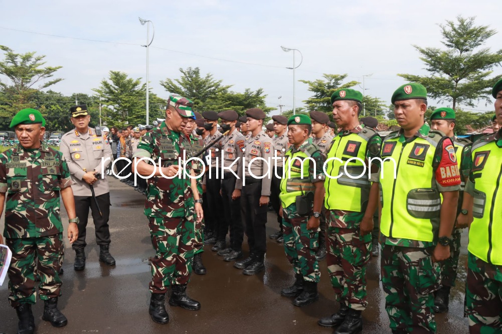 Ribuan Personel Gabungan Apel Gelar Pasukan Kunker Presiden RI di GOR Delta Saat Resepsi Puncak 1 Abad NU