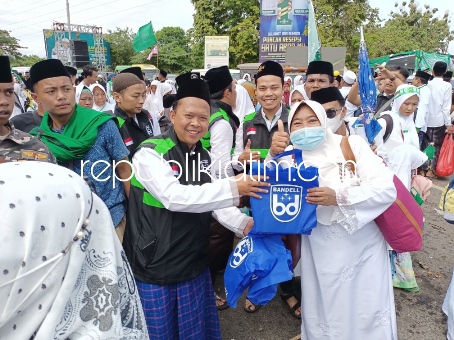 Turut Sukseskan Resepsi Puncak 1 Abad NU, Bandell Lighting Bagikan 1.600 Paket Kue dan Benahi Lampu PJU Tol Gate Sidoarjo dan Waru