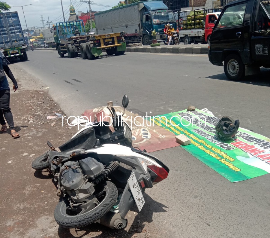 Hendak Mendahului dari Kiri, Pengendara Motor Honda Tewas Terlindas Truk Kontainer di JL Raya Taman