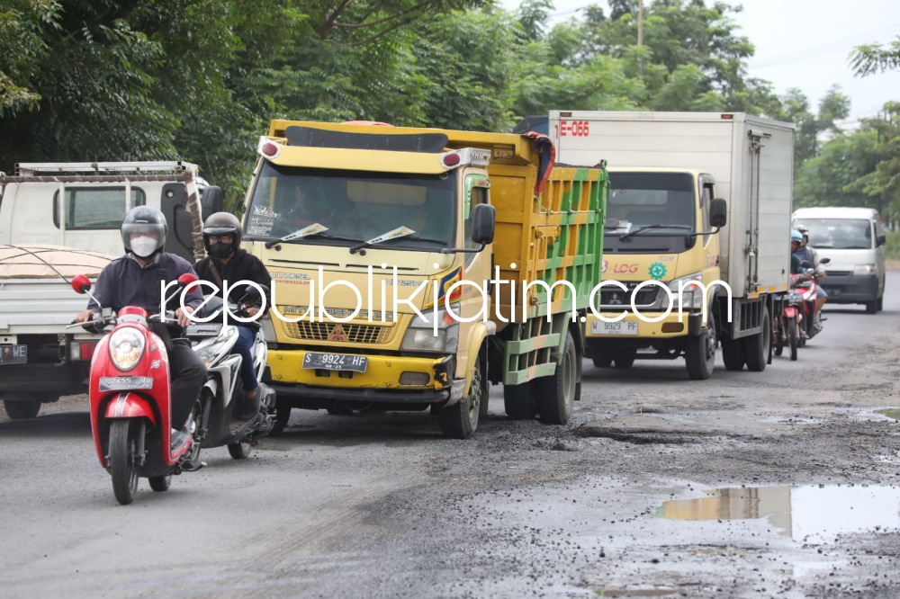 Dianggarkan Rp 5 Miliar, Dinas PUBM dan SDA Sidoarjo Segera Perbaiki Jalan Berlubang di Ruas Jalur Lingkar Timur