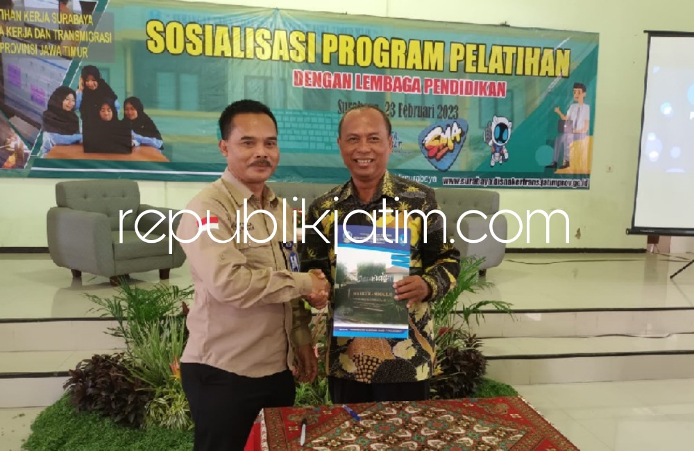 Tingkatkan Kompetensi Siswa, Guru dan Alumni SMAN 4 Sidoarjo Teken Kerjasama dengan BLK Surabaya