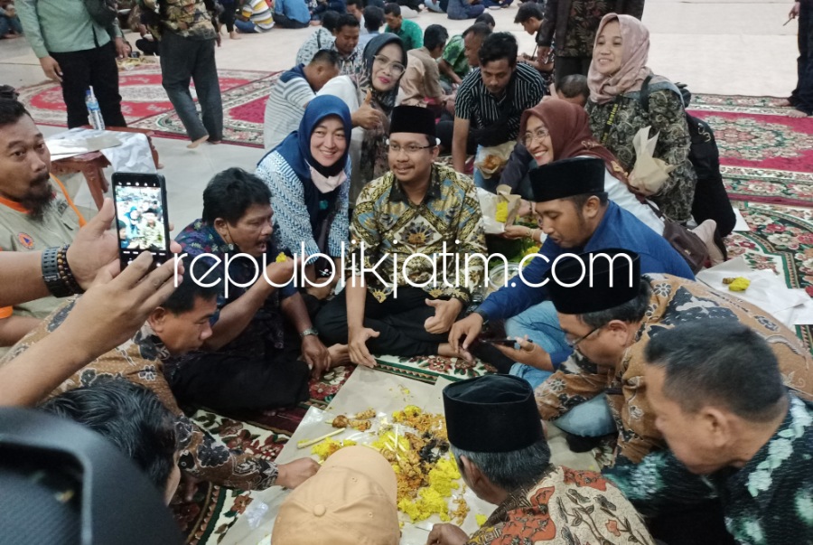 Gus Muhdlor Tumpengan Bareng 700 Pasukan Satrio Resik Pahlawan Adipura 2023 Bagi Sidoarjo