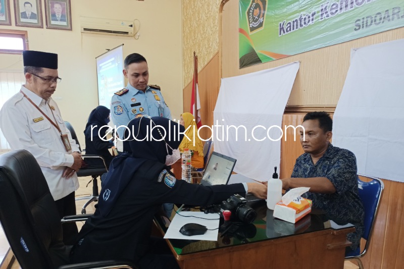 Mudahkan Layanan, Kantor Imigrasi Jemput Bola Pengurusan Paspor 480 CJH Asal Sidoarjo Cukup di Kantor Kemenag