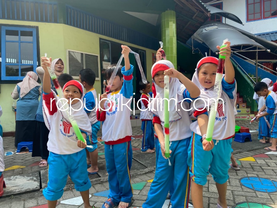 Peringatan Hari Air Sedunia, Siswa KB TK Al Muslim Gelar Festival Berbagai Edukasi Permainan Air