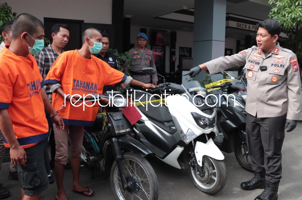 Polisi Bekuk Dua Residivis Spesialis Pencurian Motor yang Beroperasi Di Ponorogo