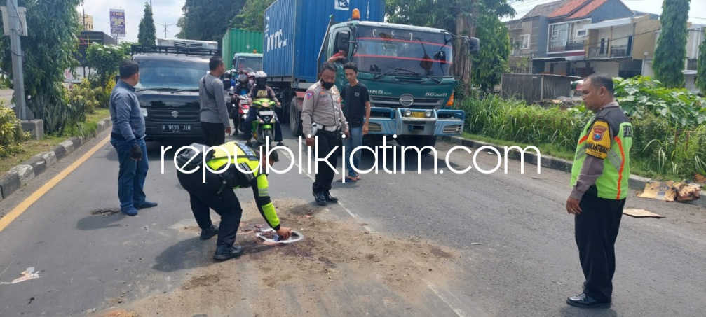 Truk Kontainer dan Motor Beat Kabur, Pengendara Motor Tiger Asal Sukorejo Pasuruan Tewas di JL Raya Tebel Sidoarjo 