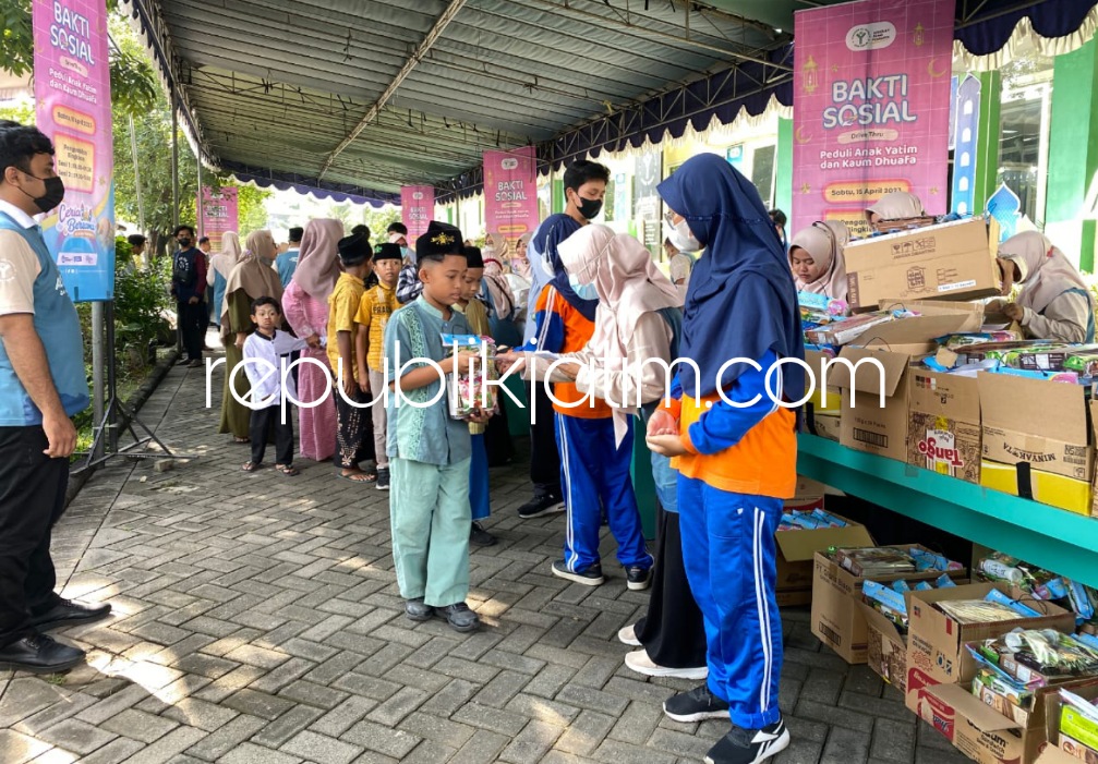 Ramadhan Ceria, Al Muslim Jatim Bagikan 1.343 Paket Sembako untuk  Kaum Dhuafa dan Anak Yatim