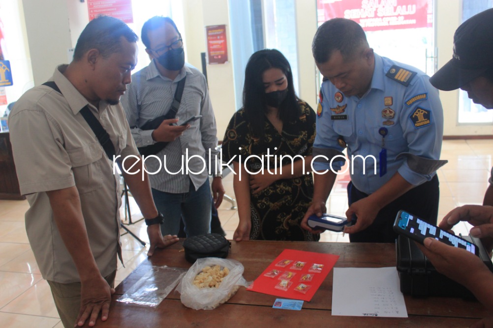 Petugas Lapas Madiun Gagalkan Penyelundupan Kue Lebaran Berisi 9 Paket Sabu-Sabu 8,26 Gram dari Surabaya