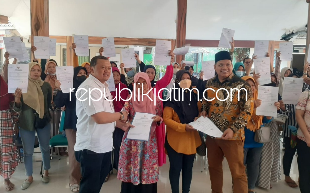 Cetak BPJS Ketenagakerjaan 5 Menit, Pelaku UMKM Prambon Ngaku Senang Program Jemput Bola DPMPTSP Sidoarjo