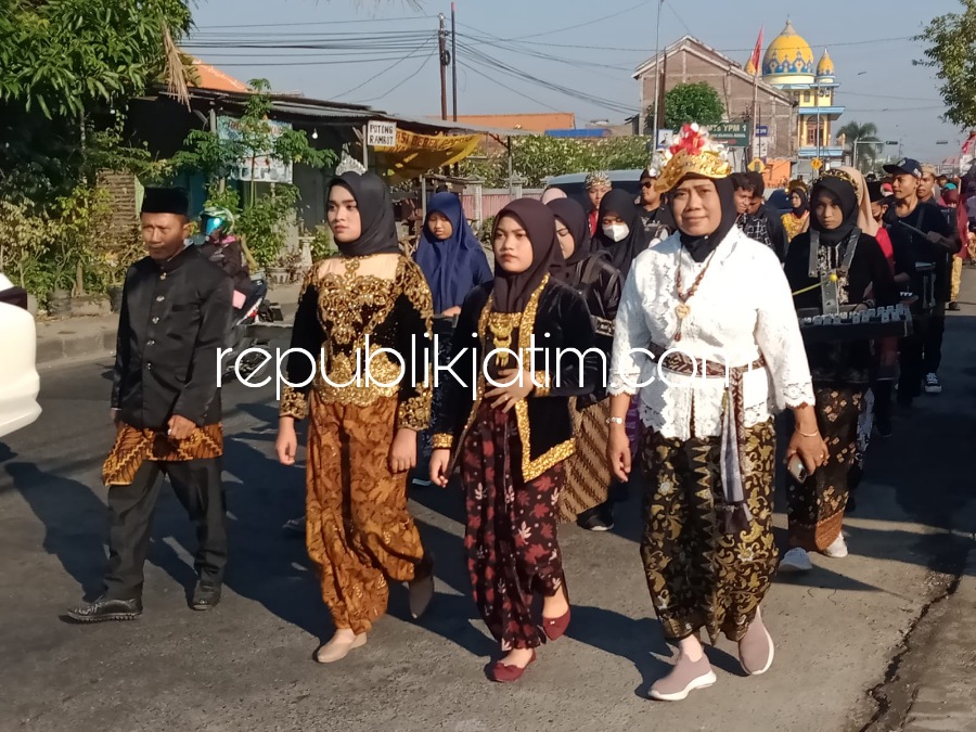 Sambut Tahun Baru Islam 1445 Hijriyah, SMK YPM 11 dan MTs YPM 1 Wonoayu  Kompak Pawai Pakaian Adat Nasional