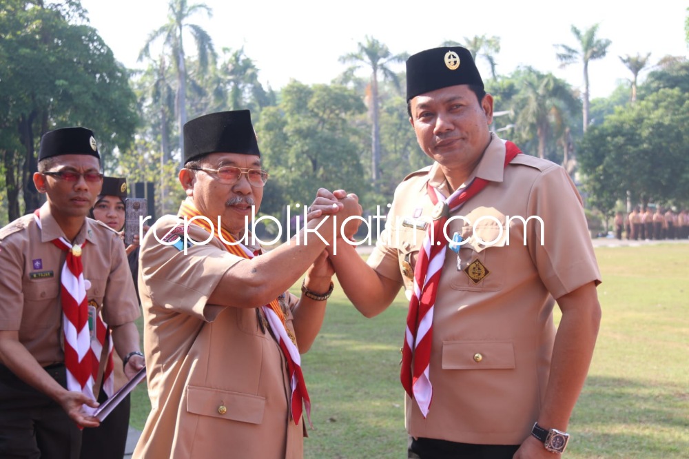 Tetap Bantu Warga, Wabup Pimpin Apel Besar Hari Jadi Pramuka ke 62 di Alun-Alun Sidoarjo