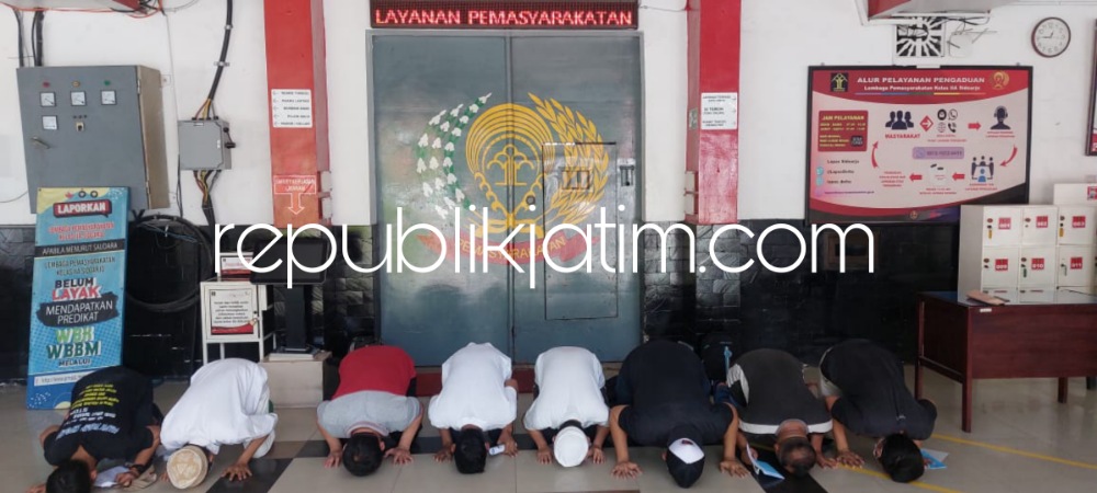 Dapat Hak PB dan CB, Delapan WBP Lapas Kelas II A Sidoarjo Langsung Sujud Syukur