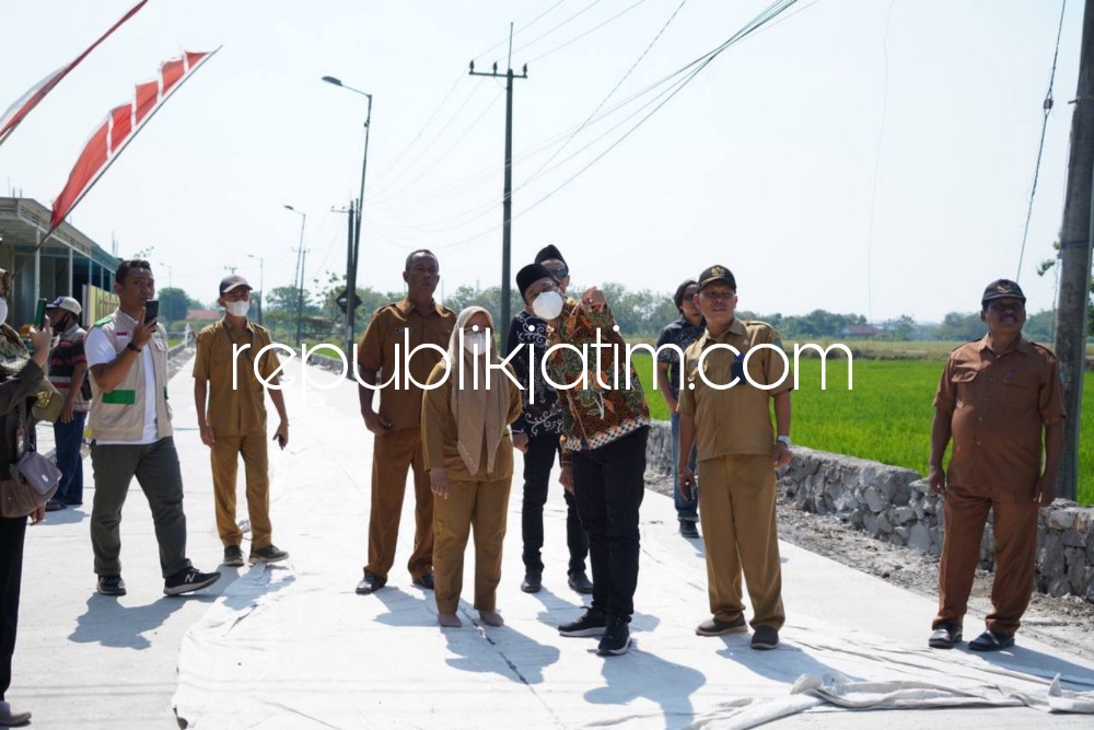 Disidak Gus Muhdlor, Progres Proyek Betonisasi Ruas Jalan Tarik - Miliriprowo Capai 42 Persen