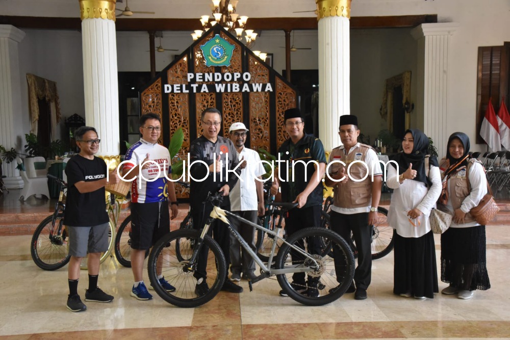 Bantu Sepeda Untuk Bazar Anak Yatim Sidoarjo, Gus Muhdlor Apresiasi Gowes Baksos CEO Polygon