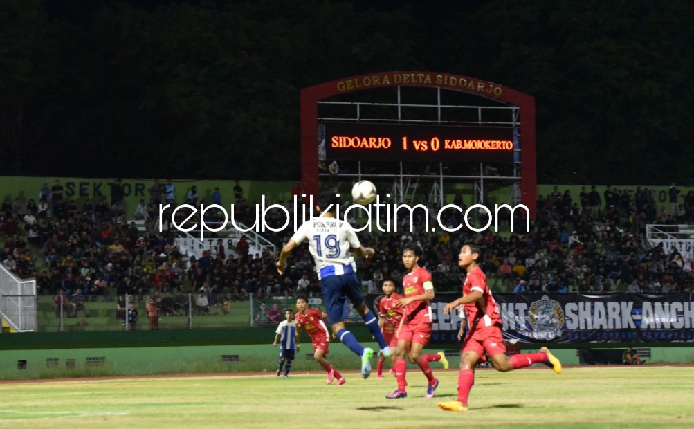 Dihadiahi Pinalti Tumbangkan Mojokerto 1 - 0, Tim Sepakbola Putra Sidoarjo Lolos ke Babak Final Lawan Kediri