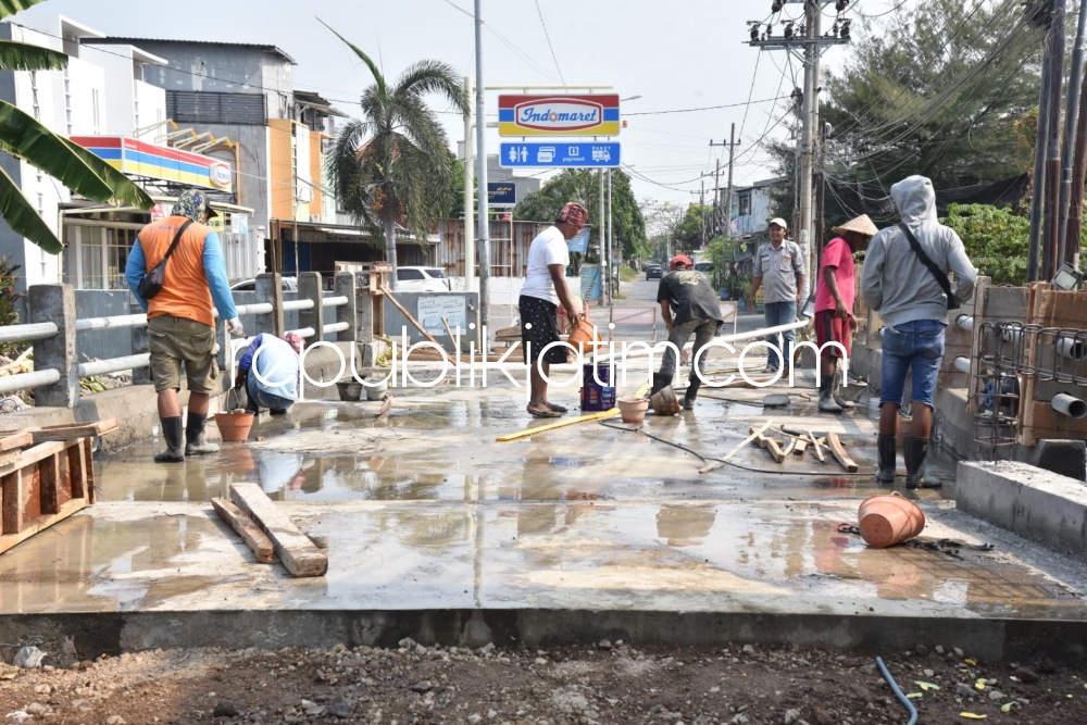 Proyek Jembatan Semampir -  Tambaksawah Capai 86 Persen, Gus Muhdlor Optimis Desember 2023 Rampung