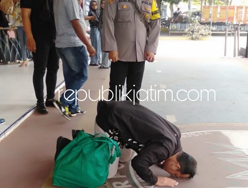 Langsung Sujud Syukur, Satu Narapidana Terorisme Lapas Kelas I Surabaya di Porong Bebas Murni