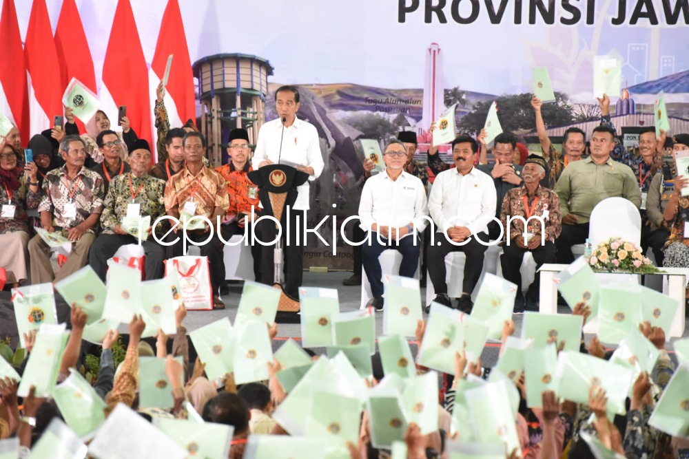 Presiden Jokowi Turun Bagikan 5.000 Sertifikat di GOR Gelora Delta, Bupati Sidoarjo Obral Diskon BPHTB 50 Persen